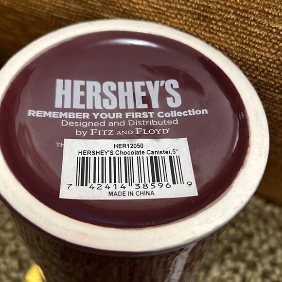 HERSHEY’S SWEET MILK CHOCOLATE CANISTER WITH LID‎ - Picture 4 of 5